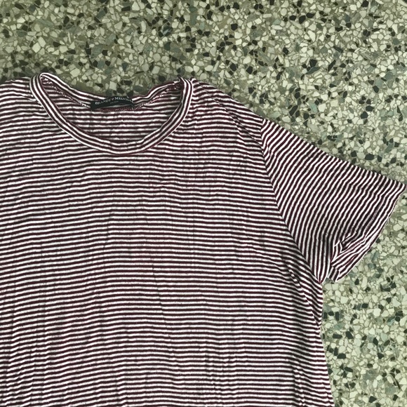 Brandy Melville Red & White Oversized T-Shirt - Picture 4 of 4